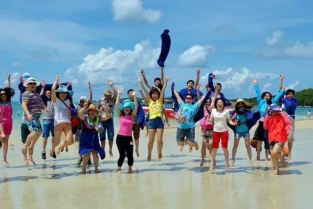 Taking a group of people on a shore excursion