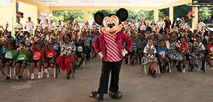 Disney Cruise Line Offers Holiday Cheers to Nassau Students